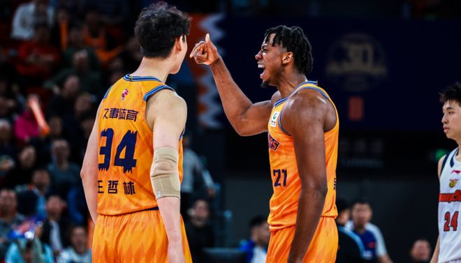 NBA夏联:火箭力克掘金开门红 次轮状元桑顿27分霍普金斯24分